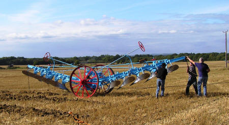 Each engine pulls the implement in turn. At the end of the pull the implement goes back the other way and the engine at rest moves forward the width of the work. The pull could be up to 800 yards.