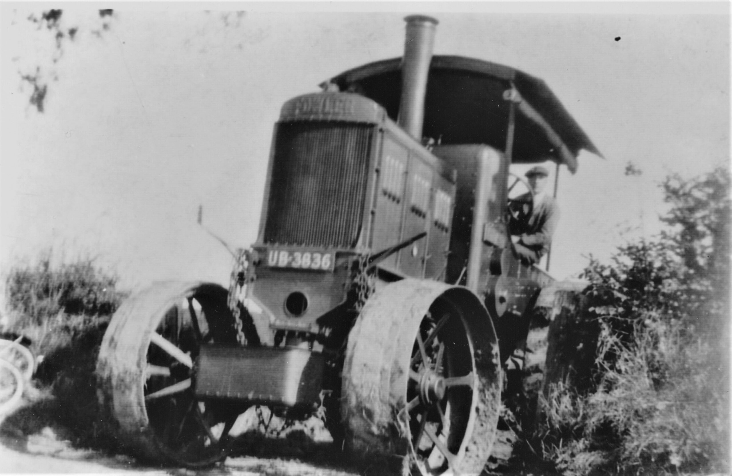 Fowler Motor Cable Ploughing engine registration UB 3836. Originally turned out with Browett-Lindley petrol engine in 1926. Later, in 1933, converted to 80hp 6-cylinder diesel engine. Photo is pre-1933.