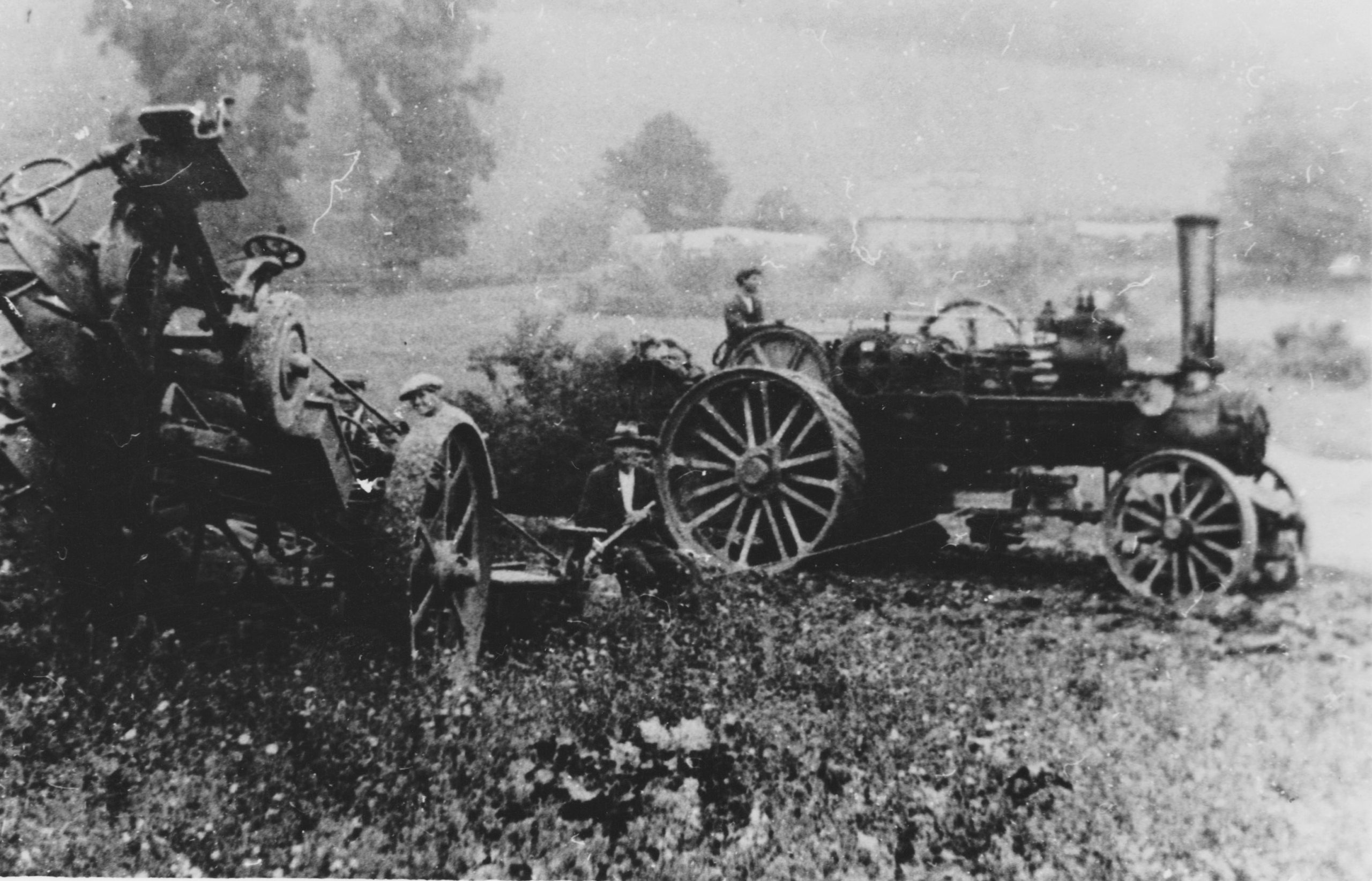 ROL043: Believed to be Fowler K7 Class number 14247, RH, of 1915 “SUNRISE”. Ploughing with 5f plough in the 1930s? Does anyone have more information? 