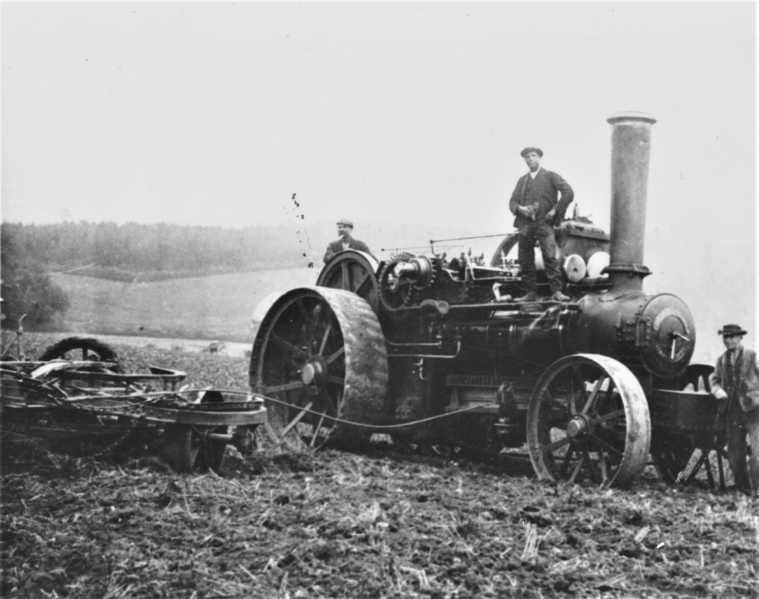 ROL060 – Fowler 14hp B4 number 12453, BL 2616 of 1910. Photo’d when new with Frederick Headington . and named “King George”. G.R. Hawthorn photo.